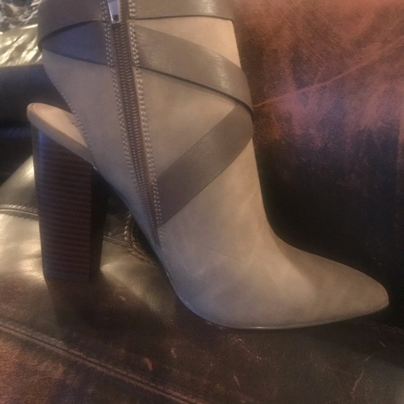 Shoes - Picture 4 of 8